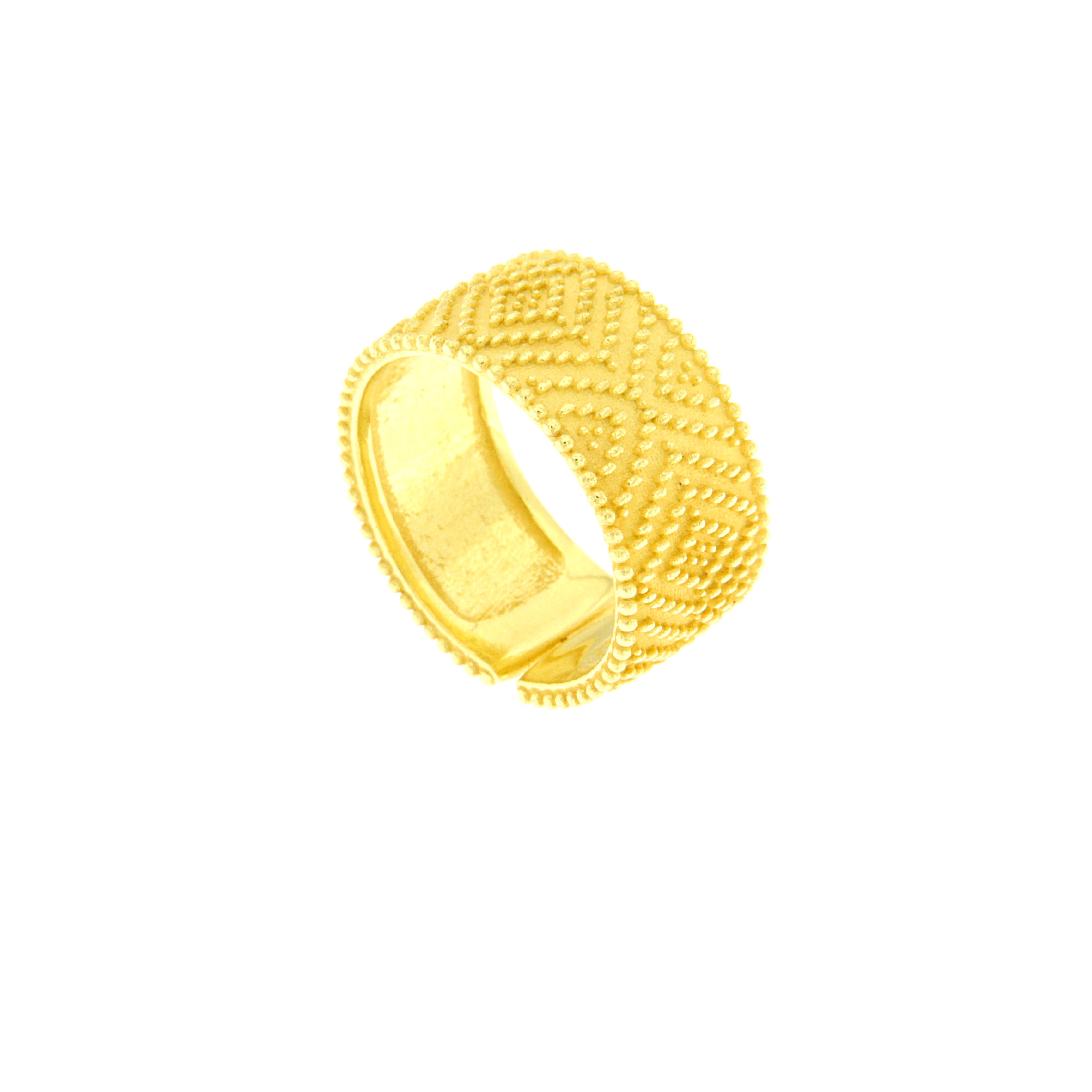 Gold  filigree band ring