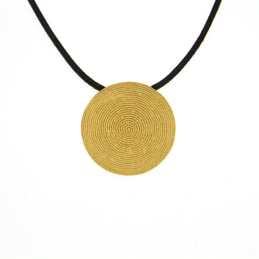 Gold corbula pendant (18 mm)