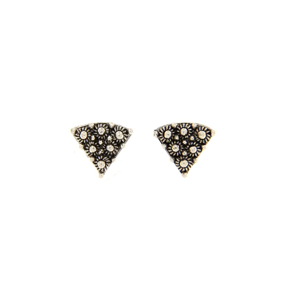 Silver earring with honeycomb filigree decorations