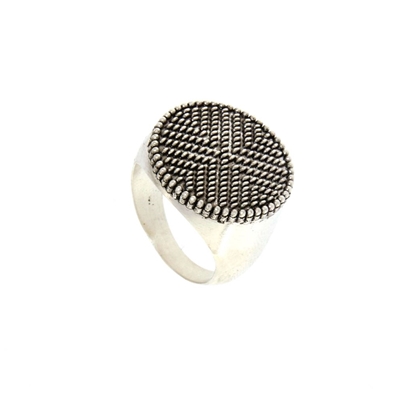 Silver ring with Pibiones element