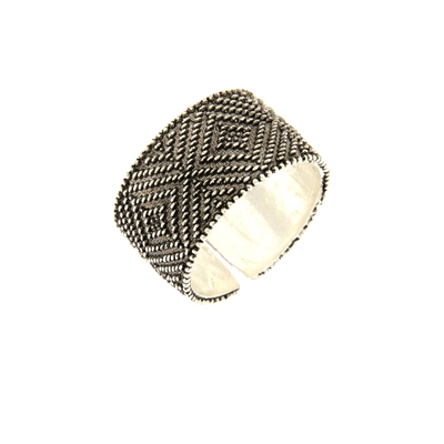 Silver filigree band ring.