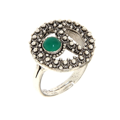Silver ring with honeycomb decoration and green agate