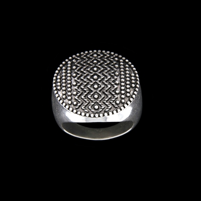 Silver ring with Pibiones element