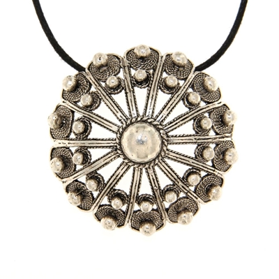 Silver filigree pendant with traditional Sardinian half-button