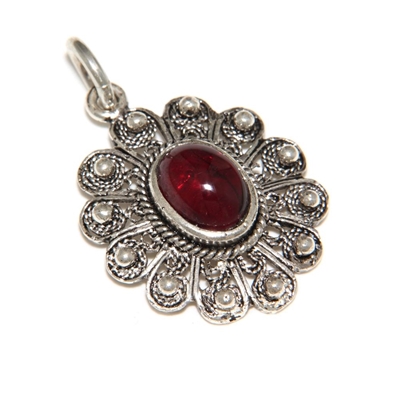 Silver filigree pendant with garnet