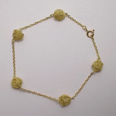 Gold filigree bracelet ´balls of yarn´