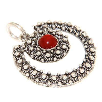 Silver pendant with sardinian filigree decoration and cornelian agate