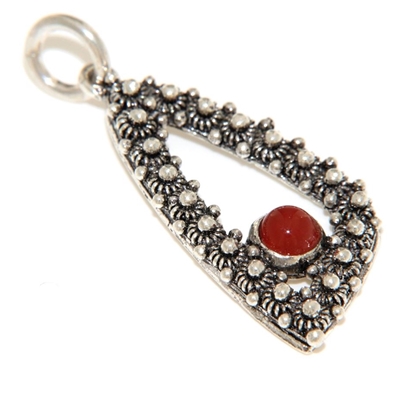 Silver pendant with sardinian filigree decoration and cornelian agate