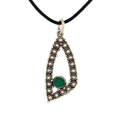 Silver pendant with sardinian filigree decoration and green agate