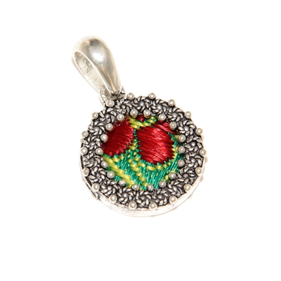 Ciondolo d´argento con corona di rose in filigrana e broccato verde