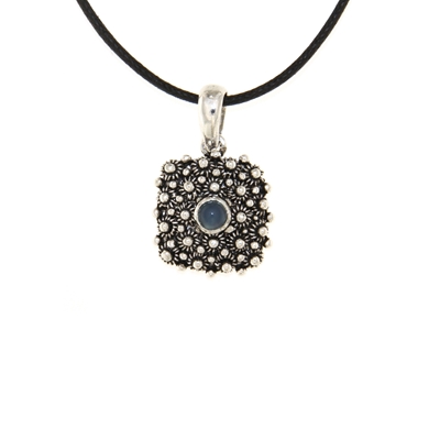 Ciondolo d´argento in filigrana con agata blu