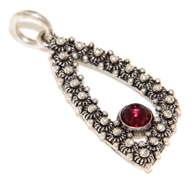 Silver pendant with sardinian filigree decoration and garnet