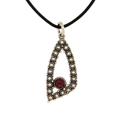 Silver pendant with sardinian filigree decoration and garnet