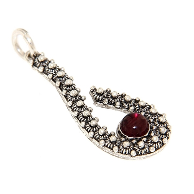 Silver pendant with sardinian filigree decoration and garnet