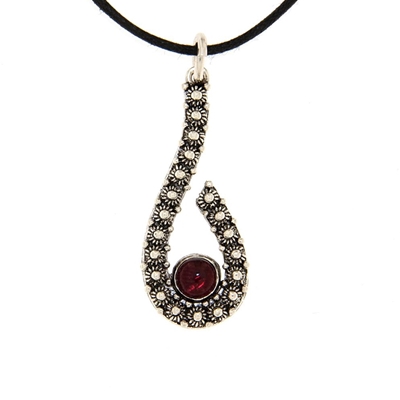 Silver pendant with sardinian filigree decoration and garnet