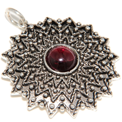 Ciondolo sardo in filigrana Girasole in argento con granato (32 mm)