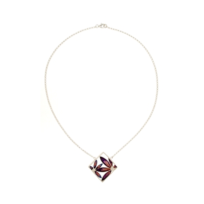 Collana in argento con fiori di filigrana smaltati