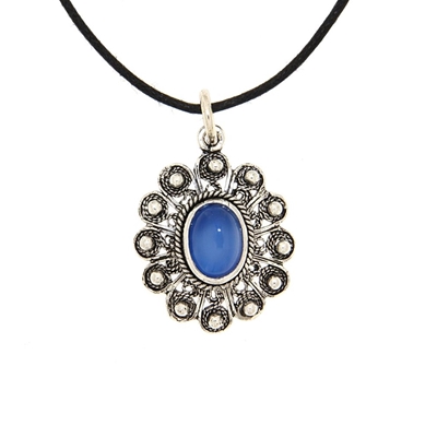 Silver filigree pendant with blue agate