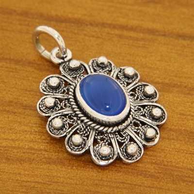 Silver filigree pendant with blue agate