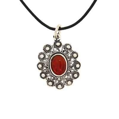 Silver filigree pendant with carnelian agate