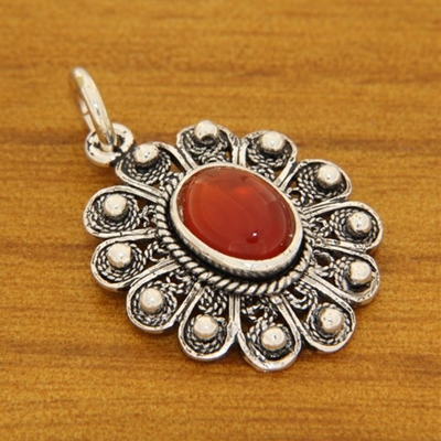 Silver filigree pendant with carnelian agate