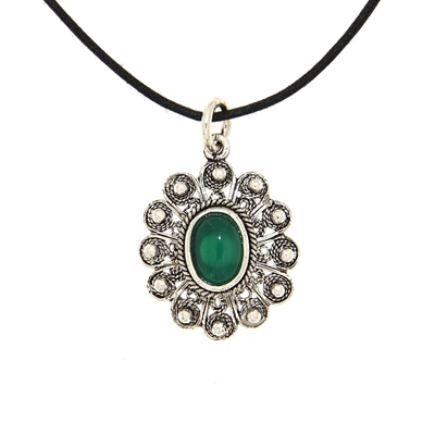 Silver filigree pendant with green agate