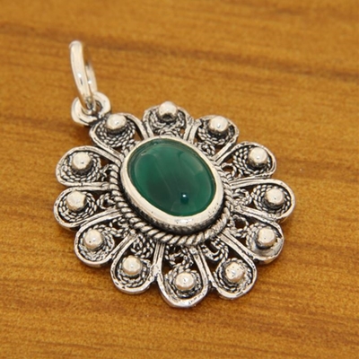 Silver filigree pendant with green agate