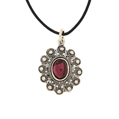 Silver filigree pendant with garnet