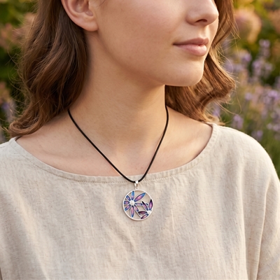 Ciondolo in argento con fiori di filigrana smaltati