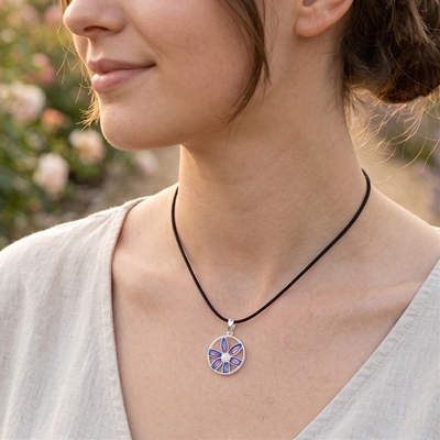 Ciondolo in argento con fiori di filigrana smaltati