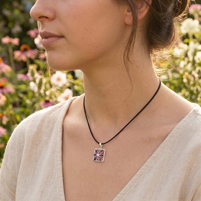 Ciondolo in argento con fiori di filigrana smaltati