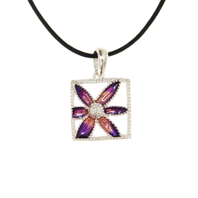 Ciondolo in argento con fiori di filigrana smaltati