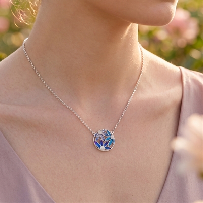 Collana in argento con fiori di filigrana smaltati