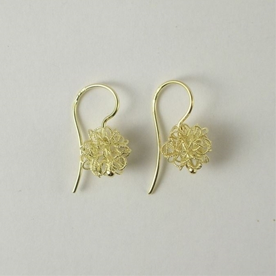 Gold earrings with filigree flocks