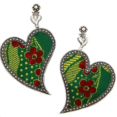 Orecchini in argento a forma di cuore con broccato verde