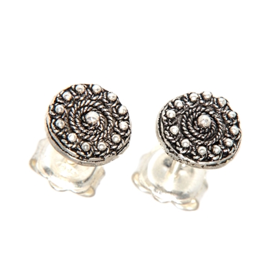 Silver earring with sardinian filigree decorations