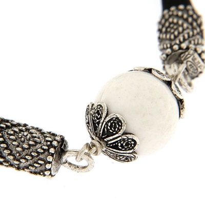 Bracciale in seta nera con ´Su Coccu´ in agata bianca