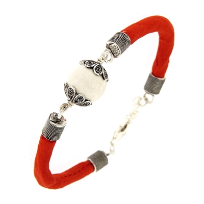 Silk red bracelet with ´Su Coccu´