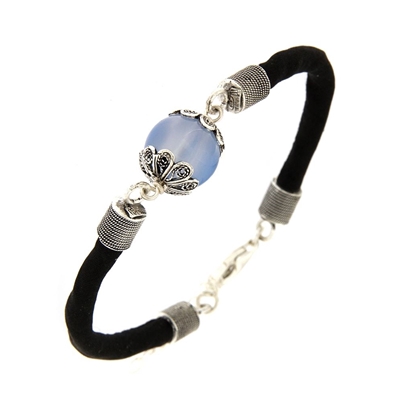 Bracciale in seta nera con ´Su Coccu´ in agata blu