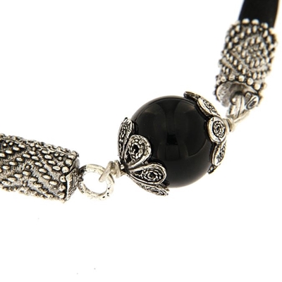 Bracciale in seta nera con ´Su Coccu´ in onice