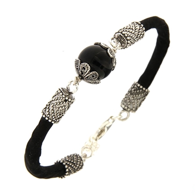 Bracciale in seta nera con ´Su Coccu´ in onice
