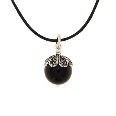 Silver pendant ´Su coccu´ with blue onyx